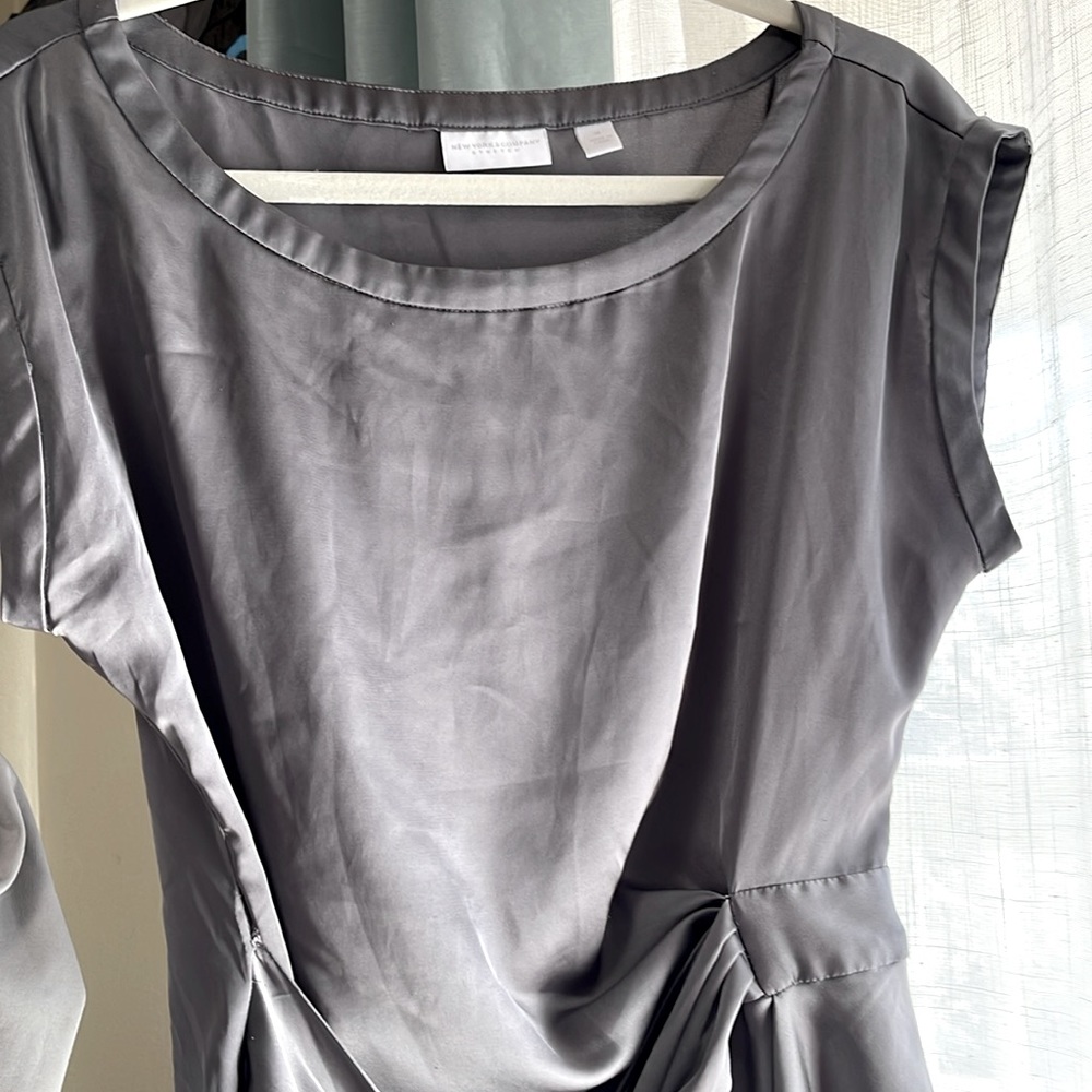 Woman’s New York & Company stretch blouse - Picture 8 of 10